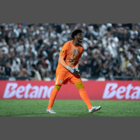 Hugo Souza sofre ofensas racistas após jogo contra a Portuguesa no Canindé