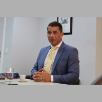 Presidente da Câmara de Vitória xinga no microfone ao encerrar sessão ordinária