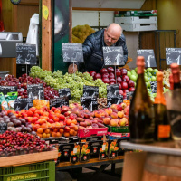 Palaces For The People: Nossa experiência com um street market