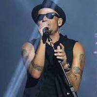 Sempre que estamos em turnê, buscamos um campinho para jogar futebol, afirma Sérgio Britto, dos Titãs