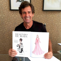99 - A história do estilista e professor de desenho de moda Valmir Pazeto