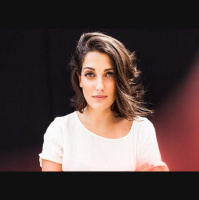 O amor irônico de Clarice Falcão