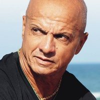 Dé, o aranha, conta histórias irreverentes do futebol no Segue o Jogo