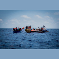 Agências internacionais atualizam regras de salvamento de migrantes no mar