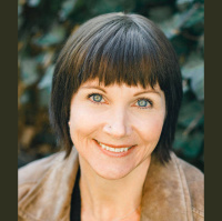 We Could Make This Place Beautiful: Finding Resilience and Healing Through Poetry with Maggie Smith