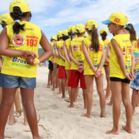 Programa Golfinho 2026 leva orientação e prevenção às praias de Jaguaruna