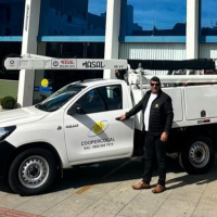 Coopercocal reforça frota com caminhonete equipada com cesto aéreo e investe em novo equipamento hidráulico