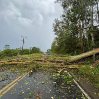 Moradores do Km 107 cobram resposta após quase 30 horas sem energia depois de temporal