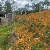 Morador do Guatá cobra contenção em obra de terraplanagem da Prefeitura