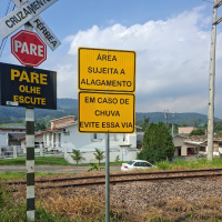 Urussanga implanta sinalização de rotas de fuga em áreas de risco de alagamentos
