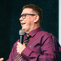 A Palavra falada por Deus nos eleva na crise - Pr Eli Parreira