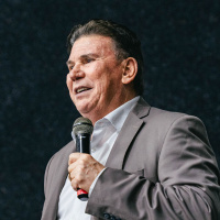 Pastor Eli Parreira - Superando as expectativas.