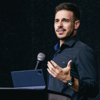 Cauê Negrão - Defendendo a verdade, custe o que custar.