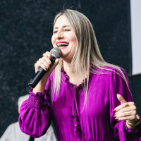 Naira Diniz - A fé em Jesus