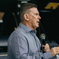 A espada do Espírito é a Palavra de Deus - Pr Eli Parreira