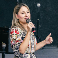 Naira Diniz - Saia do Deserto.