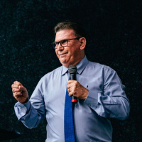 Pr. Eli Parreira - É legítimo, a autoridade espiritual do crente.