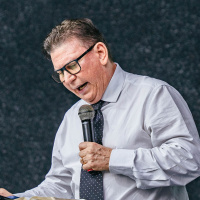 Pastor Eli Parreira - A visão que transforma a derrota em vitória.