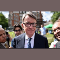 Elites britânicas acreditam que vivem à margem das regras, destaca Eduardo Graça