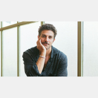 Chay Suede estreia no teatro: Talvez seja a maior descoberta da minha vida como ator