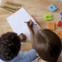 Mais de 2 milhões de crianças estão fora da creche no Brasil por falta de vagas, diz estudo