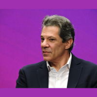 Haddad chama Flávio Bolsonaro de risco para o país e diz que disputa com Tarcísio é Davi contra Golias