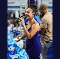 Intérprete oficial da Beija-Flor, Jéssica Martin fala sobre honra em ser Estandarte de Ouro