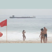 Bombeiros resgatam mais de 800 nas praias do Rio: Orientação é não entrar no mar