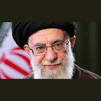 Morte de Ali Khamenei pode gerar disputas internas no Irã, avalia especialista