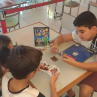 Sider Shopping promove encontro de troca de figurinhas da Copa do Mundo.