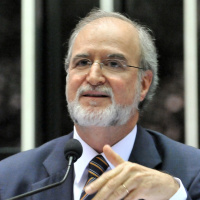 Justiça nega recurso e decreta prisão de Azeredo.