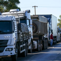 Alta do diesel provoca protesto.