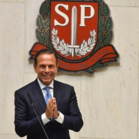 Doria toma posse como governador de SP e critica a velha forma de fazer política 