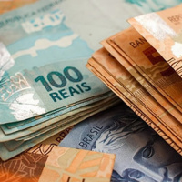 Bolsonaro assina decreto e salário mínimo vai a R$ 998 em 2019