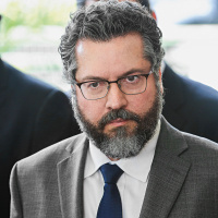 Ernesto Araújo afirma que cargos do Itamaraty serão ocupados por diplomatas de carreira