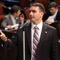 Laranjal do PSL continua dando frutos