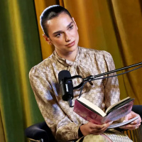 Dua Lipa traz livros proibidos à Lello