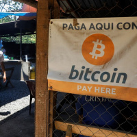 Perché i GOVERNI stanno ADOTTANDO BITCOIN come MONETA