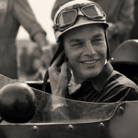 O PILOTO QUE DESTRUIU RECORDES E DESAFIOU O CÉU: RON FLOCKHART