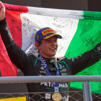 ANTONELLI DESTRÓI RUSSELL E VENCE EM CASA!