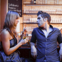 GILEAR EN UN BAR, AMOR A DISTANCIA Y MASCOTAS