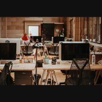 Todo dia ela faz tudo sempre igual: trabalho em tempos de COVID-19