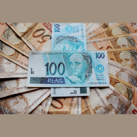 Por trás das campanhas de desinformação sempre tem alguém lucrando — e não é você