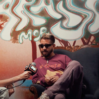 Entrevista a Mora: Cuando me trepo a un escenario tengo un blackout