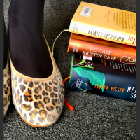 Vier - Von müden Glitzerleoparden und Büchern im Mai