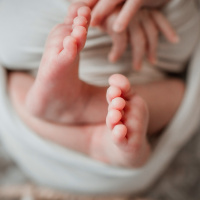 ENTRE O BERÇO E O TÚMULO