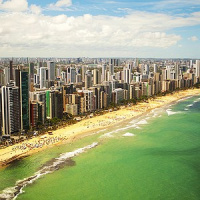 Aqui vai uma dica: turismo comunitário!