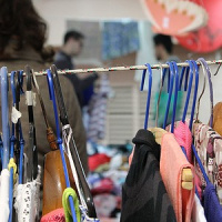 E se você comprasse o seu próximo look num brechó?