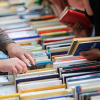 Livros mais caros! Bebidas e cigarros, não!
