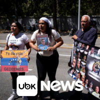 ESPORTES - Greenpeace organiza protesto em Milão com a chegada da tocha olímpica à cidade